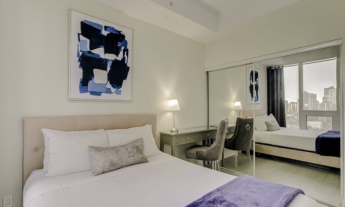 Garden District Apartamento | 2 Bedroom Suite near Dundas Square