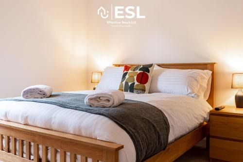 Shrewsbury Casa | 2 Bedroom Terrace Cottage, Parking, 5 minutes drive to Royal Shrewsbury Hospital