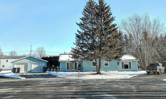 Marshfield Casa | 2-bedroom town-home in Marshfield MONTHLY ~NURSES ~STUDENTS