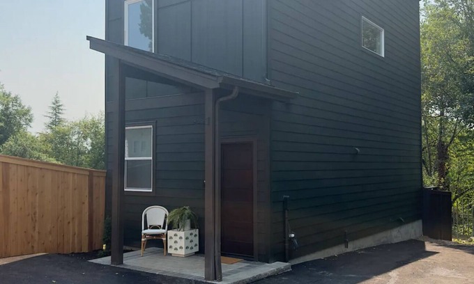 Vancouver Casa | 2-bedroom vacation home just 13 minutes drive to Moda Center