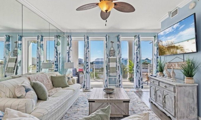 Waterside Village Condominio | 2-bedroom waterfront condo with pool and hot tub in welcoming Mexico Beach