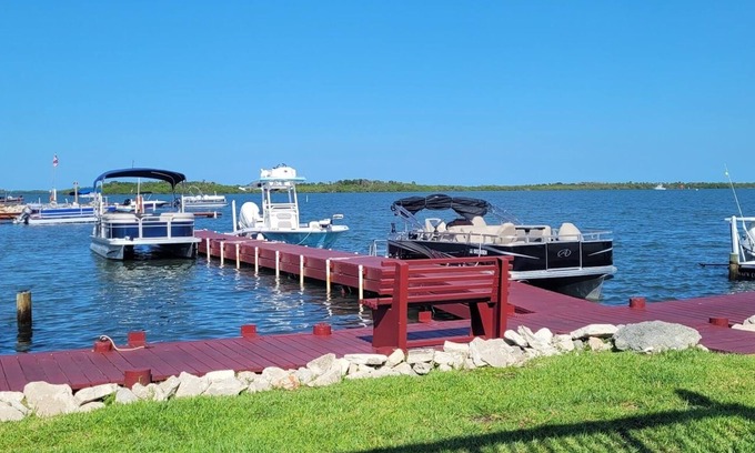 Oak Hill Casa | 2 BEDROOM WATERFRONT ON INTERCOASTAL WITH DOCK AND LAUNCH