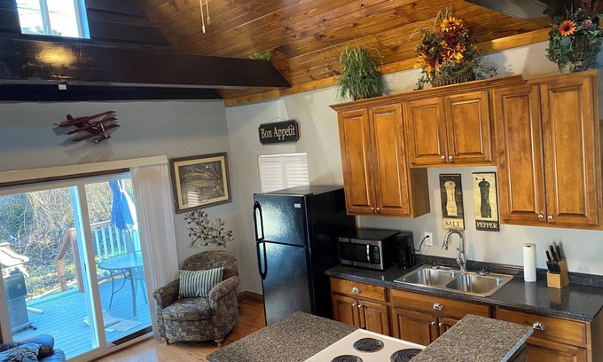 La Follette Casa | 2-bedroom with a loft . Only a block away from the ATV/hiking trails !!!
