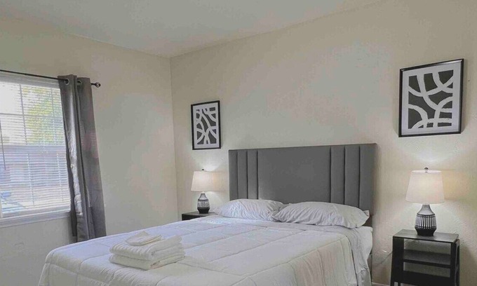 Central Oklahoma City Apartamento | 2 bedroom with fenced yard near the ZOO