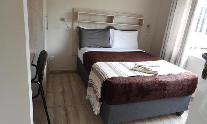 Harare Apartamento | 2 bedroomed apartment with en-suite and kitchenette - 2064