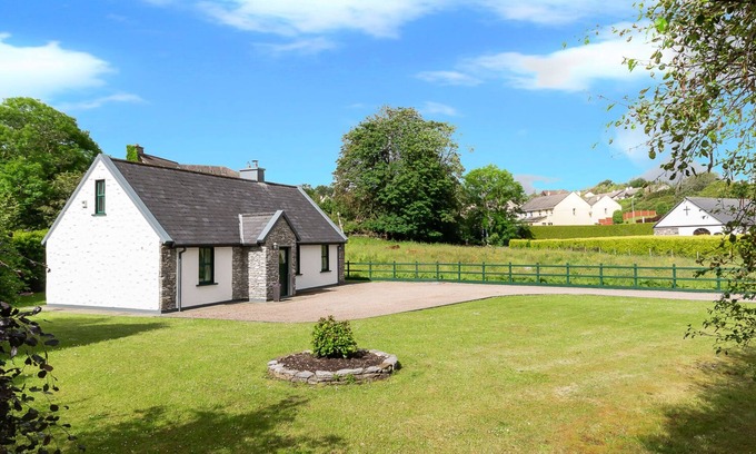 Kenmare Cabaña | 2 bedroomed cottage steps from Kenmare town
