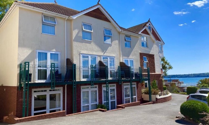 Roundham Casa | 2 bedroomed town house, 2 mins walk from Goodrington Beach, sleeps 4.