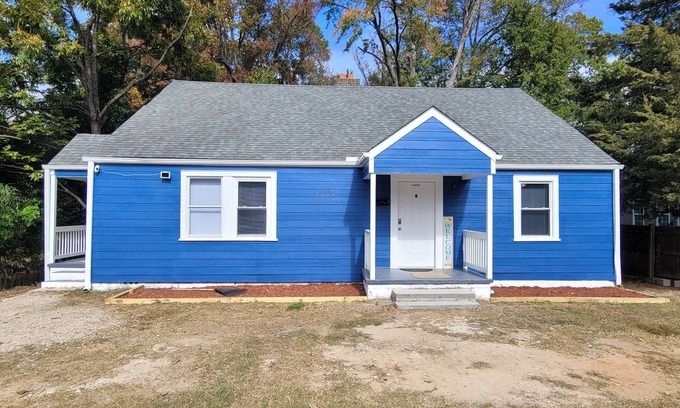 East Durham Casa | 2 bedrooms 1 bath (duplex) in East Durham. Unit B