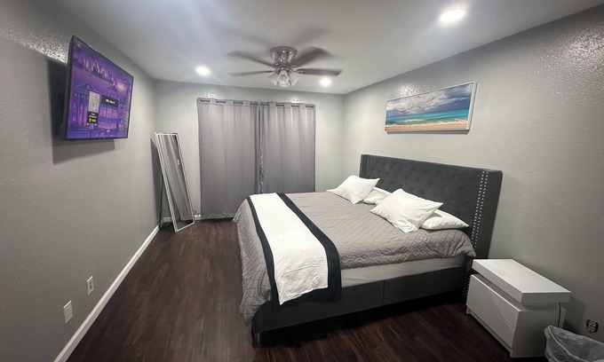Midland Apartamento | 🏡 2 bedrooms, 1 bathroom 🛁 cozy, modern apartment. With sofa bed 🛋️