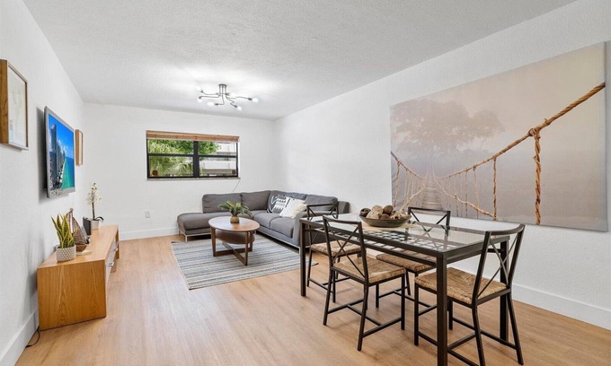 Eastern Shores Condominio | Cozy 2-Bed Apt:1 Mile to the Beach & free parking