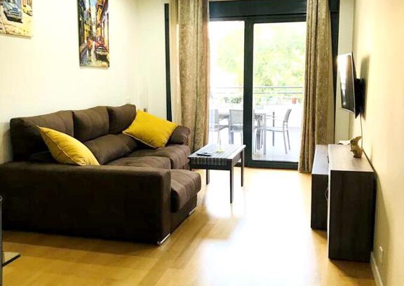 Aguadulce Apartamento | Apartamento de 2 habitaciones en Aguadulce, a 500 m de la playa con vistas a la ciudad, piscina compartida y spa