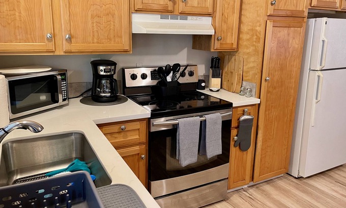 Garden Home-Whitford Casa | 2 Bedrooms, Huge Yard, Garden Home