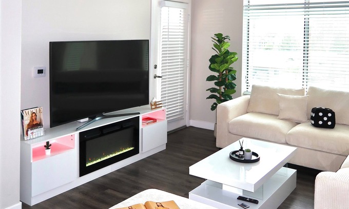Riverside Apartamento | 2 Bedrooms Lakeview Loft. Walk to Mill Ave & ASU.