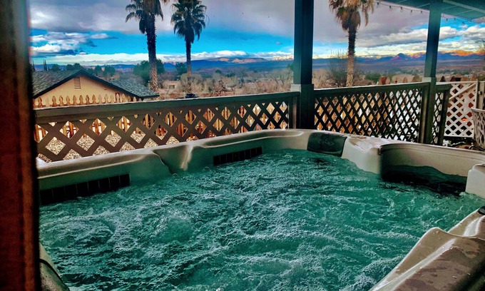 Cottonwood-Verde Village Casa | <Redrock Views><Near Sedona><Hot Tub>