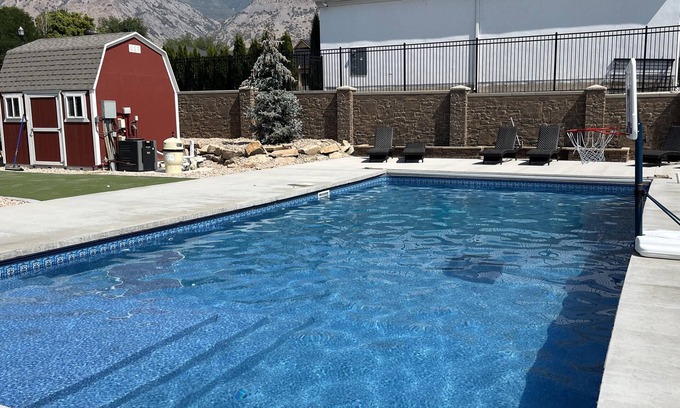 Pleasant Grove Apartamento | 2 Bedrooms, Sleeps 6, Pool, Hot tub, putting green, XBox room