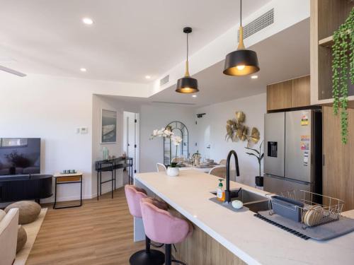 Mount Gravatt Casa | 2 Beds Apt Walk to Shops and Trails 12 Mins to CBD
