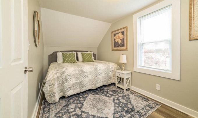 Upper Village Apartamento | 2 beds, trailer parking, direct snow & ATV trail access