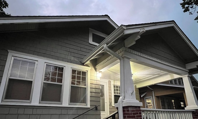 Greater Auburndale Casa | 2 blocks from local hospitals! Monthly rental perfect for medical professionals