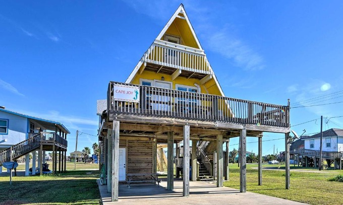 Surfside Beach Casa | 2 Blocks to Surfside Beach A-Frame Home with Deck