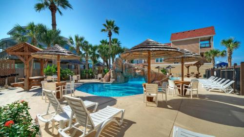 Port Aransas Casa | 2 Blocks to the Beach Patio Resort Pool w Slide Tranquil Tides by AvantStay