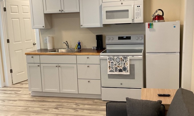 Ellsworth Apartamento | 2 BR 1 Bath w/Full Kitchen Large Apartment in enjoyable Ellsworth with AC, WiFi