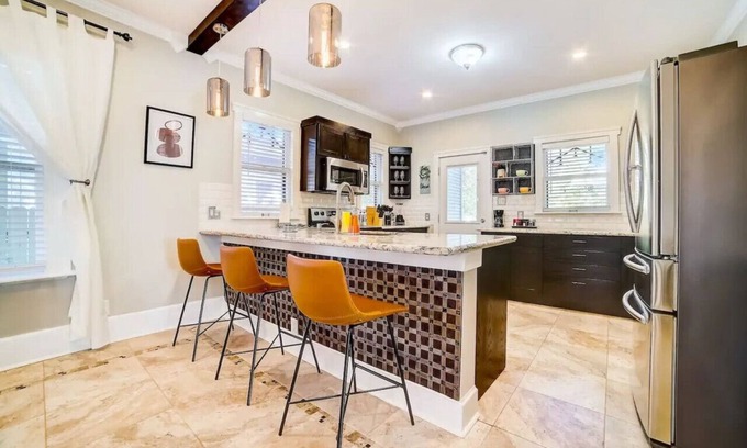 Southtown Apartamento | 2 BR/2BTH Downtown Home - Walk/Bike to Riverwalk!
