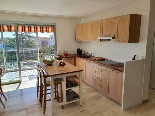 Mandelieu-La-Napoule Apartamento | 2 BR apartment in Mandelieu with shared pool- 2301