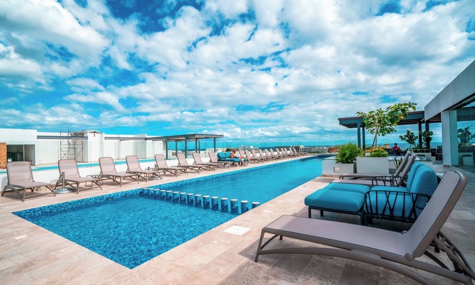 Tohoku Condominio | 2 BR Condo At Ipana Condos - Pool - Gym - Business Center - Indigo