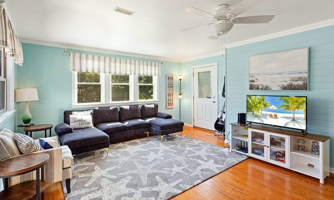 Frisco Casa | 2 br, dogs, beach light house!