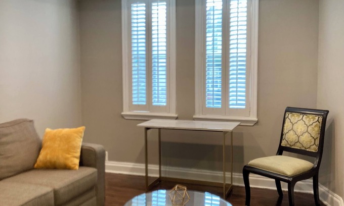 Parkview/Woodbrook Apartamento | 2 BR., FREE WIFI & Laundry, Mondawmin Metro, Mall and Baltimore Druid Hill Park
