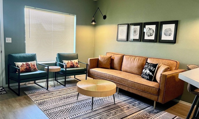Eatonville Casa | 2 BR Historic Townhouse in Downtown Eatonville. Mt Rainier wildlife &waterfalls!