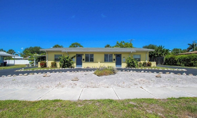 Golden Beach Casa | 2 BR Home With Private Beach Access To Golden Beach - Luna Sea