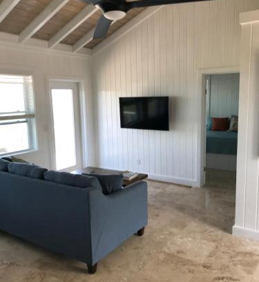 George Town Apartamento | 2 BR KESTREL COTTAGE with Exclusive Beach Park