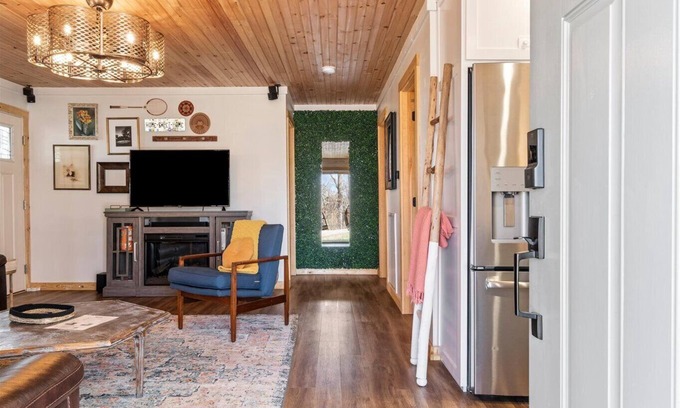 Smithville Casa | 2-BR, lake view, screened porch, 15min Hurricane, 10min Smithville, dogs ok