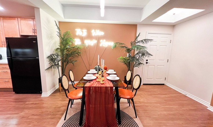 Encino Apartamento | 2 BR Oasis w/ Serene Views in Encino/ W/D, Parking