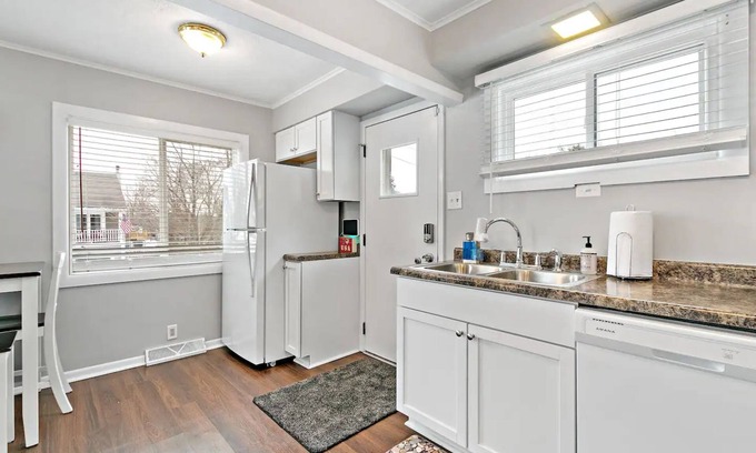 Oakwood Hills Casa | 2 BR remodeled home near Cary/Crystal Lake/McHenry
