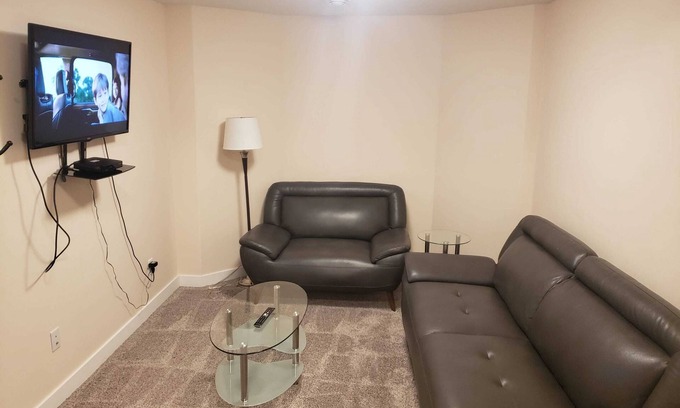 Timberlea Casa | 2 BR SUITE with Spacious Kitchen and Hi Speed Internet Ideal for Long Stays