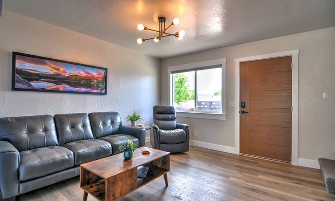 Grand Junction Casa | 2 BR Townhome , Free WiFi, Parking & Laundry. Pets Welcome