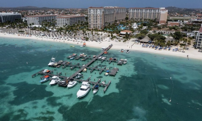 Palm Beach Complejo | 2 BR Villa @ Aruba Surf ~ 4 Star ~ Resort Access ~ Palm Beach ~ Pools ~ Kitchen