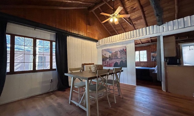 Applegate Cabina | 2 BR, walk to beach, volleyball