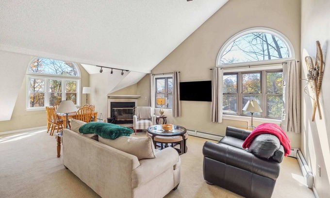 Ludlow Apartamento | 2-BR Winterplace Ski-In/Ski-Out Okemo Escape
