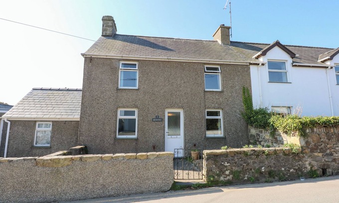 Abersoch Cabaña | 2 BRYN HYFRYD, pet friendly, country holiday cottage in Abersoch