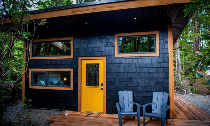 Ucluelet Cabina | #2 CABIN COUPLES KING BED HOTTUB BEACH