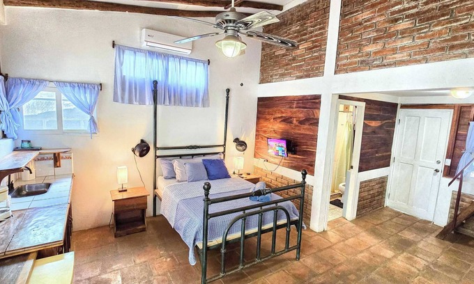 Pochomil Cabina | 2 Casitas for 8 guests on Beach Front w Pool & AC