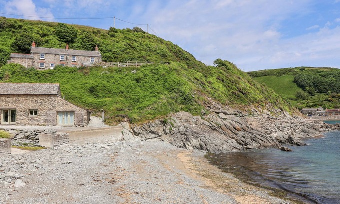 Portholland Casa | 2 CLIFF COTTAGES, pet friendly, with hot tub in Gorran Haven