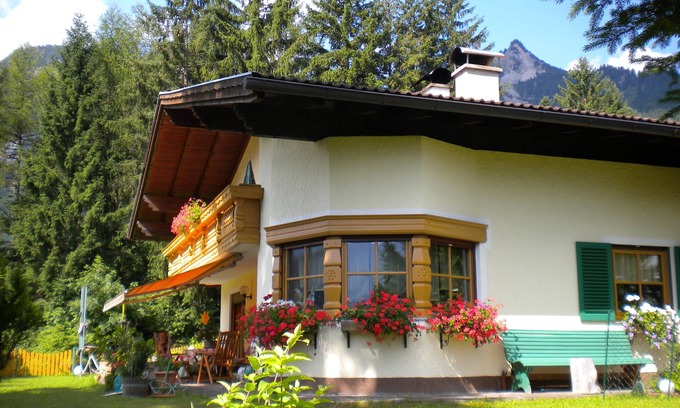 Hoefen Apartamento | 2 comfort apartments TIROL, quiet UNCONVERTED forest location, LIVING ROOM, no pets