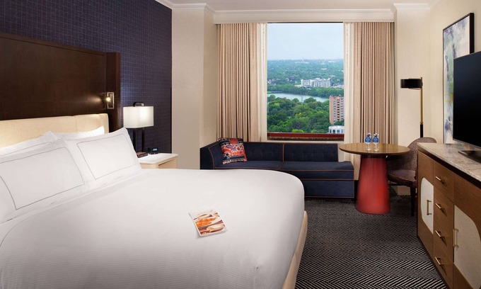 Waller Creek District Casa | 2 Connecting Suites at a 4⭐️ Hotel