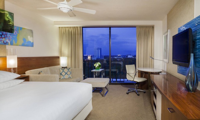 Lake Buena Vista Hotel | 2 Connecting Suites at a 4⭐️ Hotel