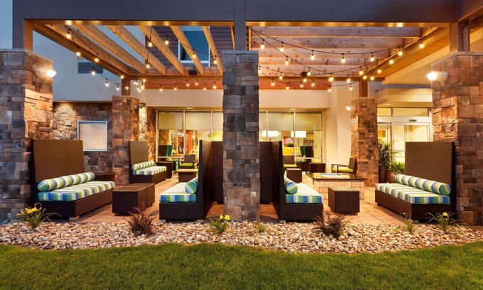 McCandless Township Apartamento | 2 Connecting Suites at a Hotel