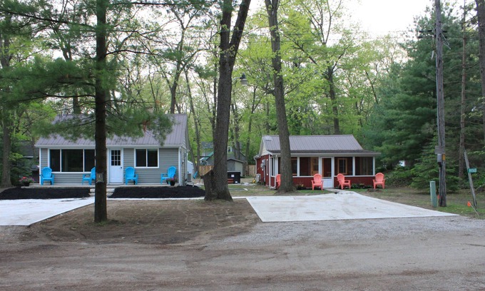 Lambton Shores Casa | 2 Cozy Cottages, Bunkie & Hot Tub